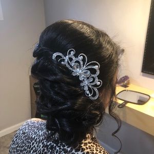 ⭐️⭐️HP⭐️⭐️ Rhinestone and Pearl elegant Hair Clips